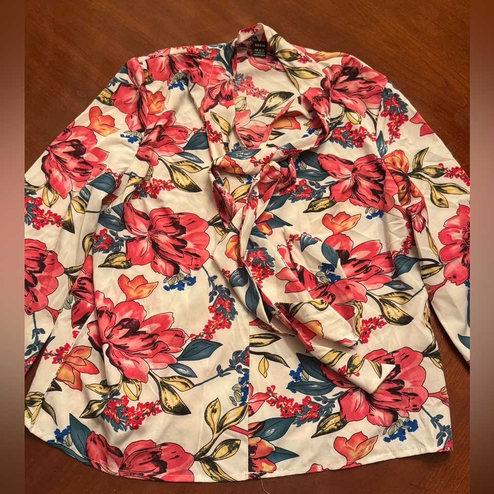 SHEIN Floral Blouse Top